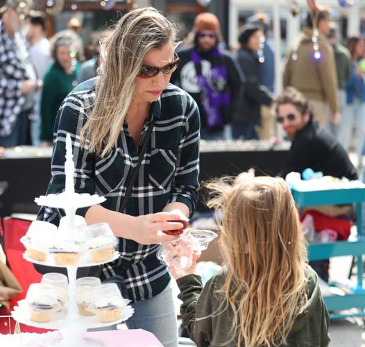 Vendor sells cupcakes
