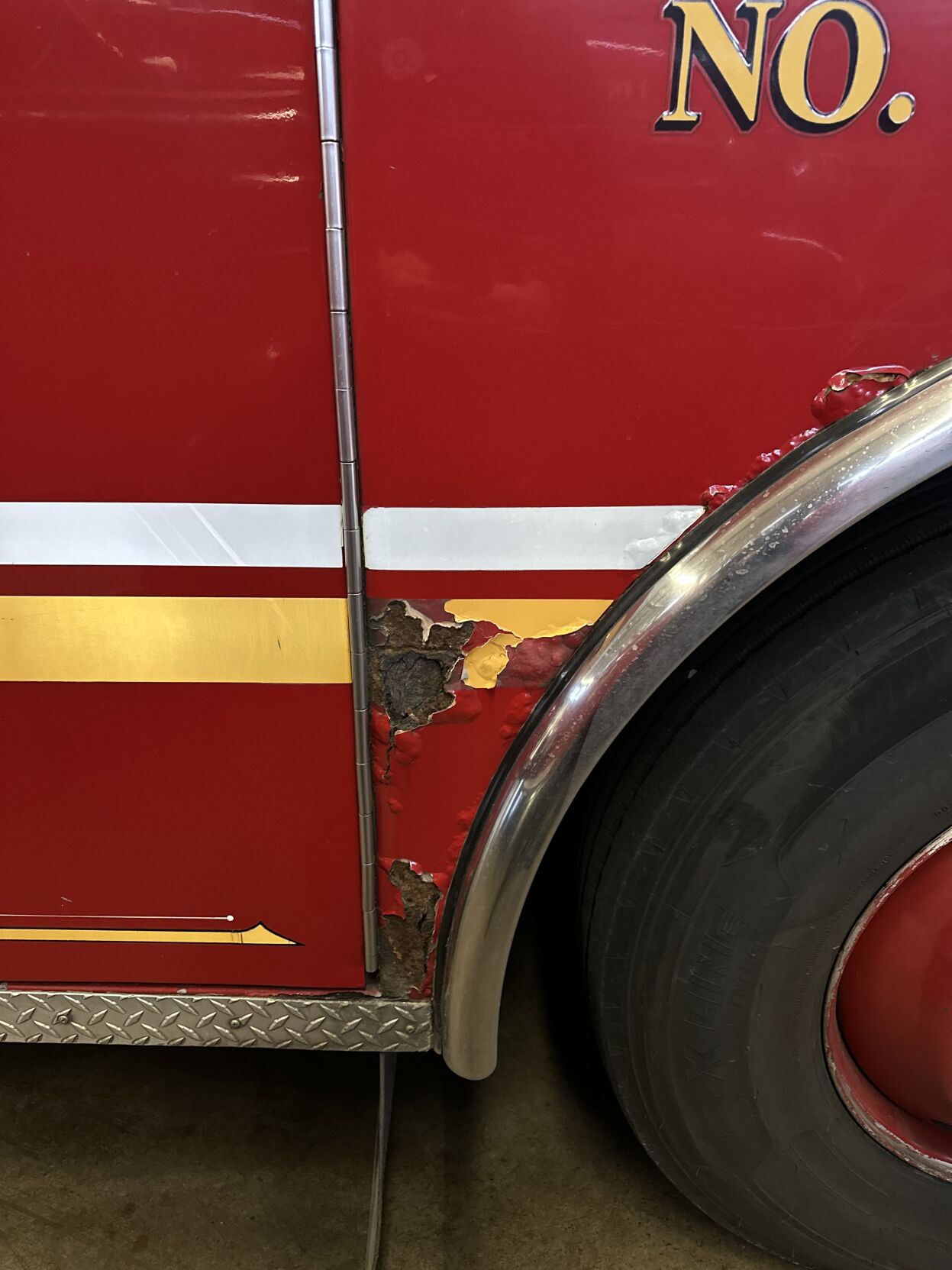 Louisville_Fire-4th_District_Engine_8.jpg
