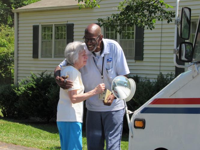 MAILMAN RETIRES - ATLANTA - FLOYD MARTIN 5-22-19 - COURTESY JENNIFER BRETT ON TWITTER 3.jpg