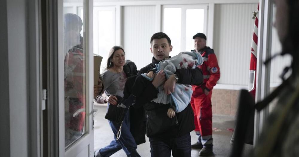 Marina Yatsko runs behind her boyfriend Fedor carrying her 18 month old son.jpeg |  | wdrb.com