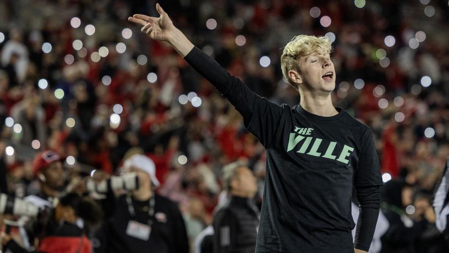 Louisville cheerleader