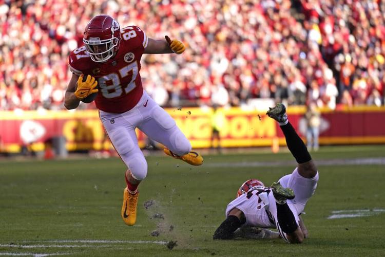 Travis Kelce runs from defender - AP FILE.jpeg