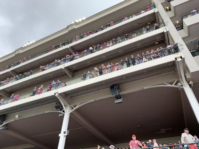 Oaks crowd 2.jpg