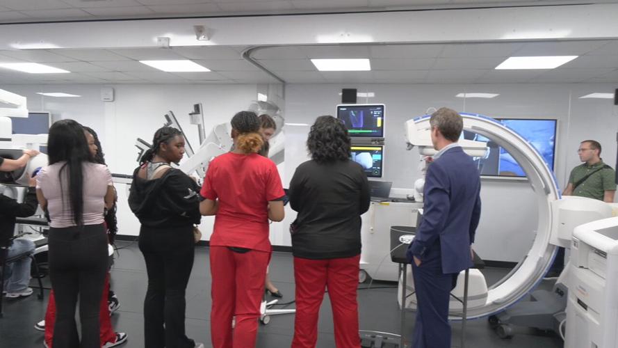Waggener health academy students learn about medical robotics - 8.21.25