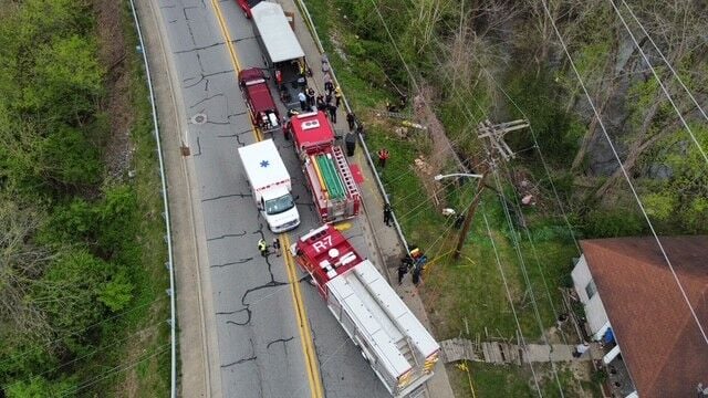 New Albany fire and police-car in the water 4-10-25