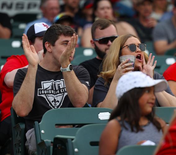 Bats fans clap for team.JPG