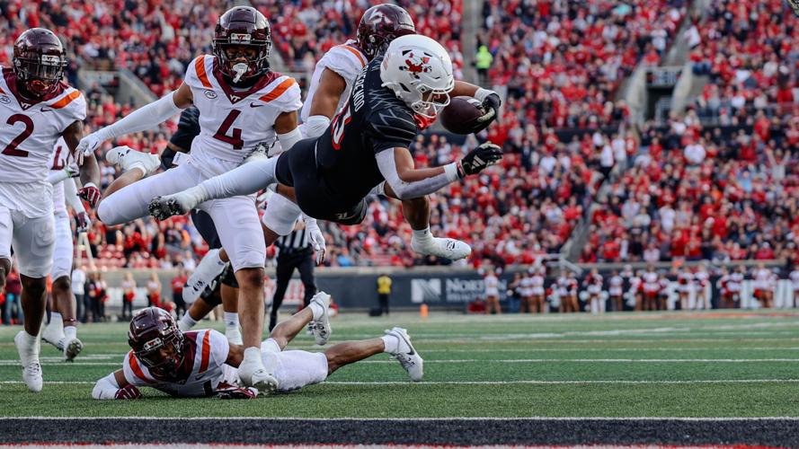 Issac Guerendo dives