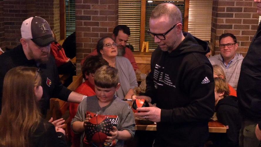 Pat Kelsey signs autographs - 3.4.25