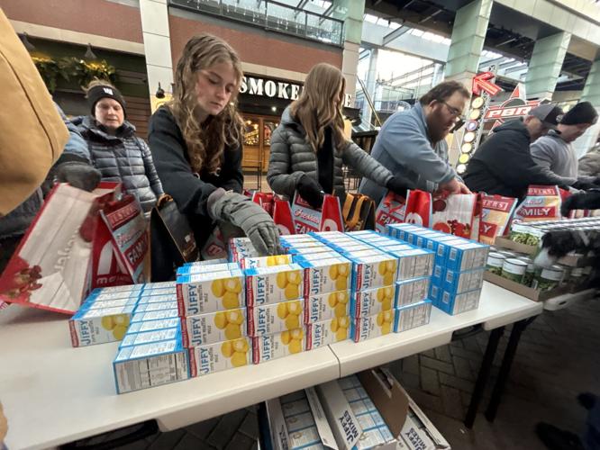 UNITED WAY - PACKING FOOD BOXES 12-22-2025 1.jpg