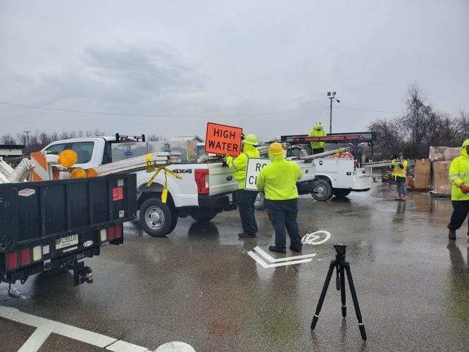 FLOODING SIGNS BEING DISTRIBUTED BY LOU PUBLIC WORKS - 3-3-2023.jpg