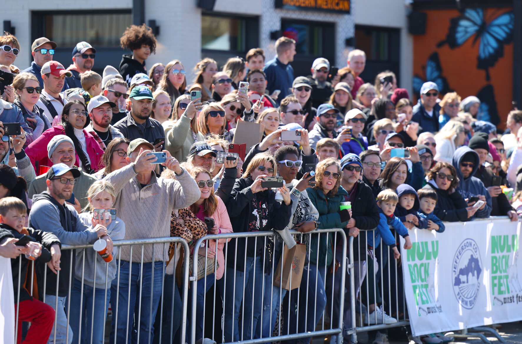 Crowd cheers during races.JPG