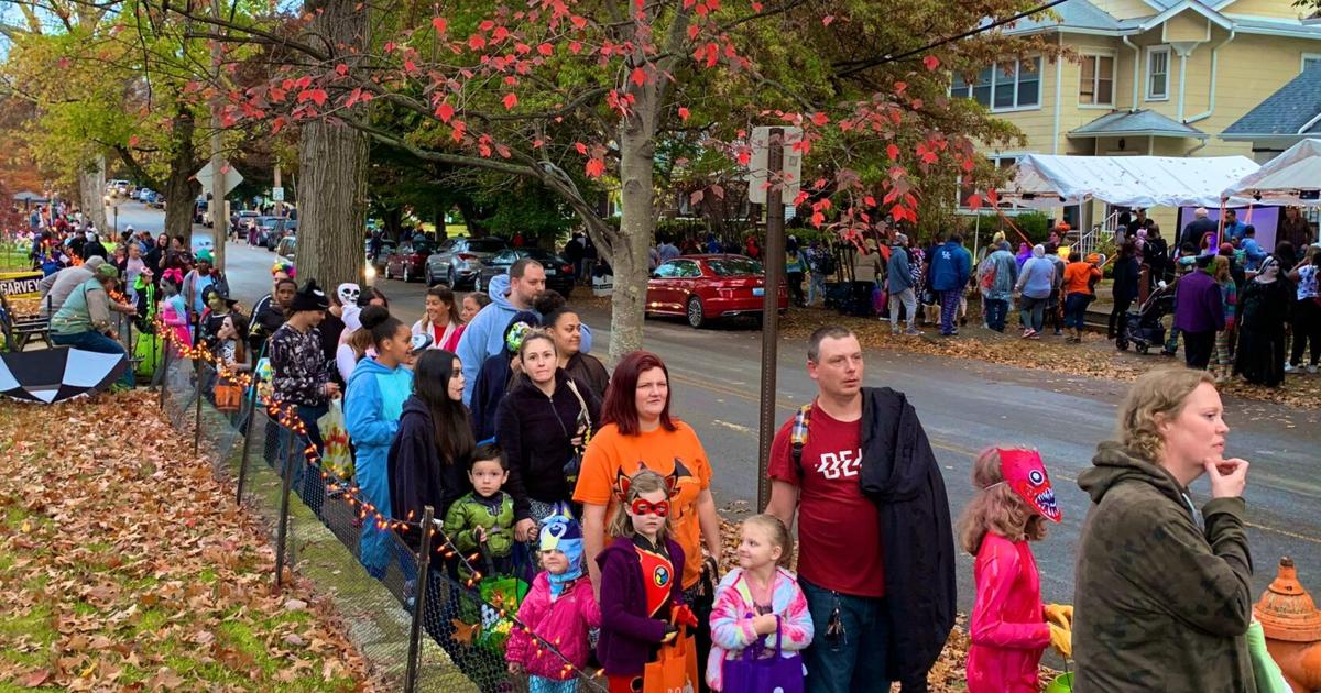 Halloween, trickortreating returns in fullforce to Hillcrest Avenue