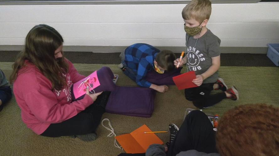 Kindness Club prepares blankets for homeless