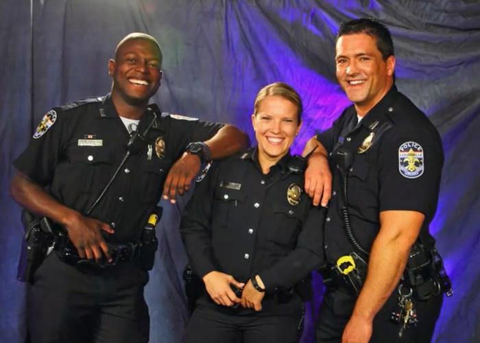 Det. Deidre Mengedoht with officers.jpg