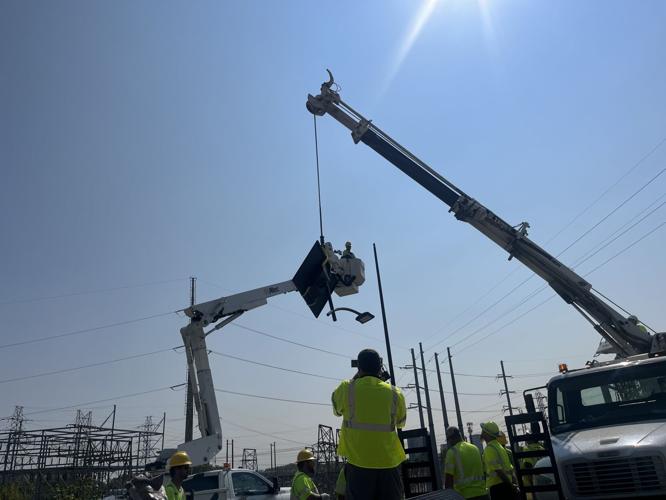 Kentucky Transportation officials install solar lighting on interstates