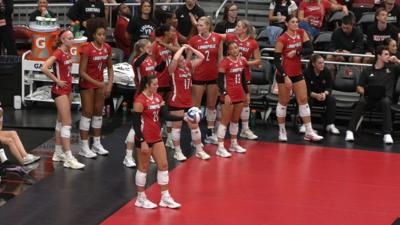 U of L volleyball rallies to beat Marquette in five sets to move into the region semi's