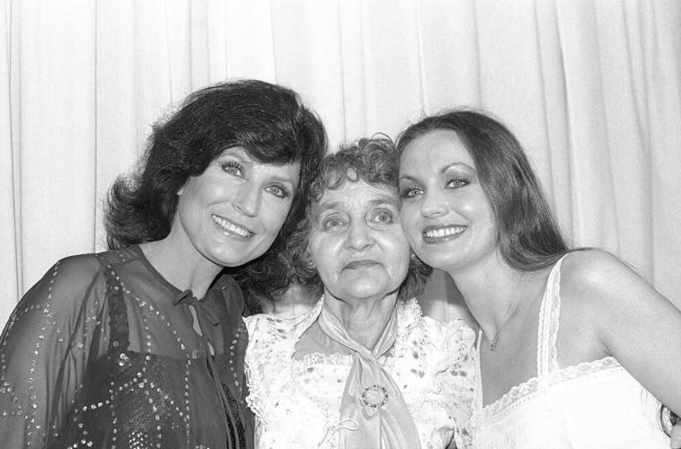 Loretta Lynn and Crystal Gayle with their mother
