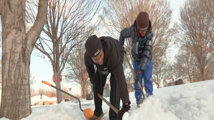 West Louisville teens shovel snow for free 1-9-25
