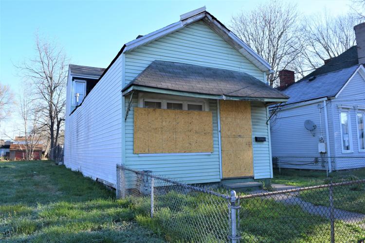 vacant properties 2523 Rowan St 3-29-21 2.JPG