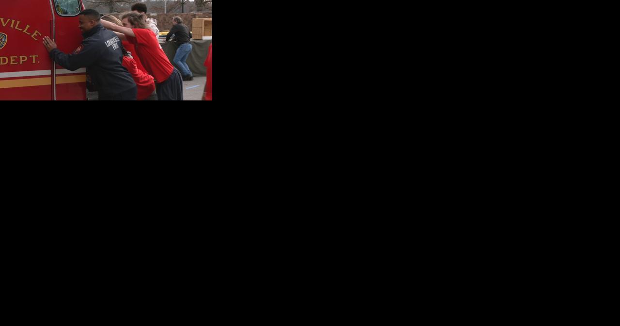 Louisville Fire donates fire truck to Fairdale High School for student training - Vimarsana News