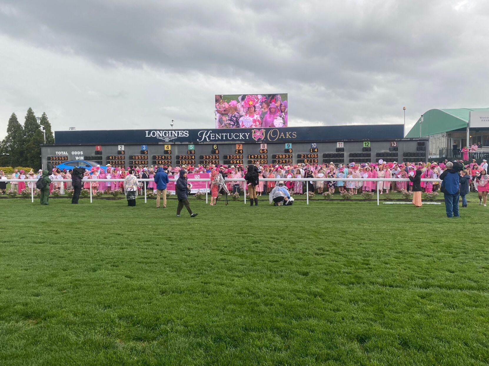 Hundreds of women blessed to walk in Kentucky Oaks Survivors