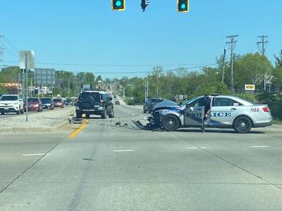 Bardstown Road LMPD officer crash 5-1-22.jpg