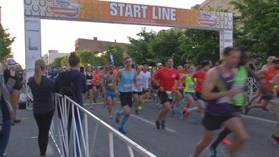 Thousands hit the streets of downtown Louisville for annual Kentucky Derby Festival Marathon and miniMarathon