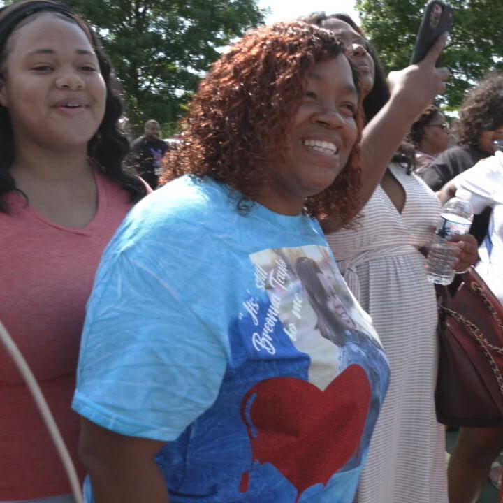 Russ Smith Foundation Helps Renovate Louisville Basketball Court To Honor  Breonna Taylor – Cardinal Sports Zone