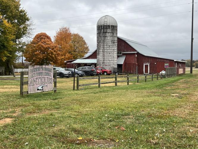 Bennie's Barn Antique Mall
