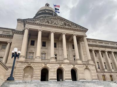 Kentucky Capitol_Front_flags