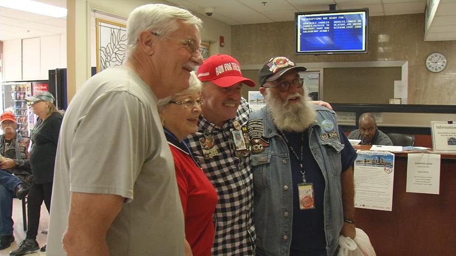 Run for Wall 2019 - Vets Pose for Pics at VA
