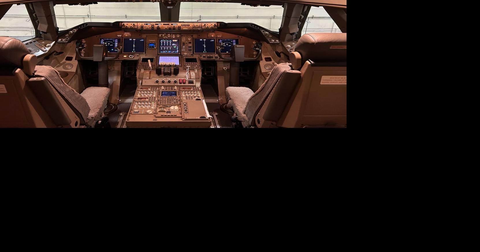 UPS 7478 cockpit