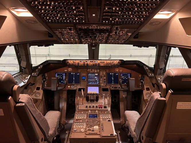 UPS 747-8 cockpit