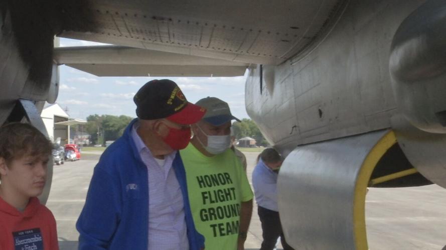 Kentucky WWII veteran stands in front of B-25 bomber
