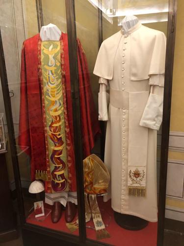 CALIPARI - VATICAN - PAPAL ROBES - COURTESY UKCOACHCALIPARI ON TWITTER 1.jpg