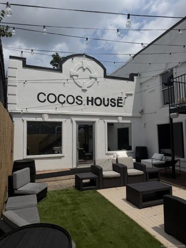 COCOS HOUSË