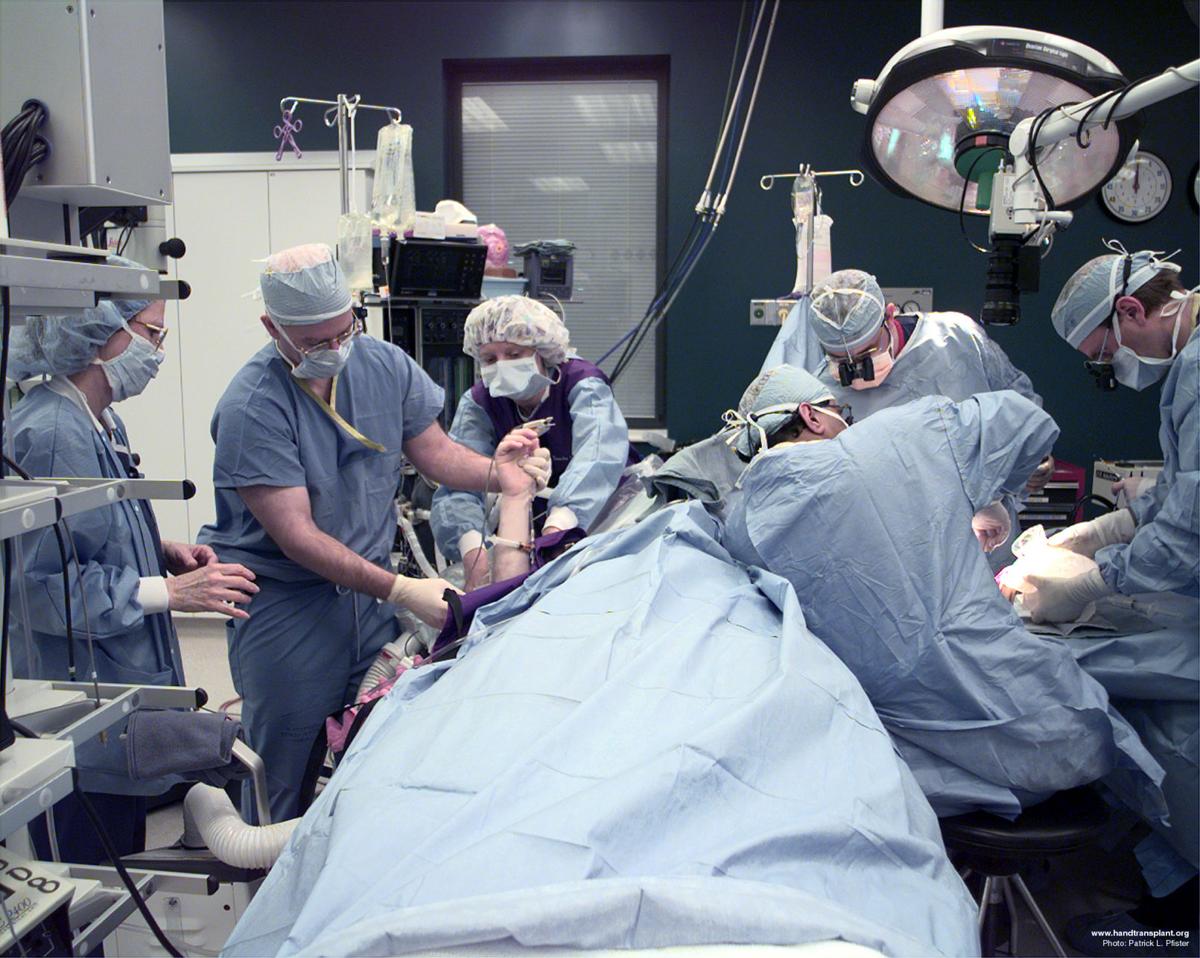 IMAGES Nation�s most successful hand transplant