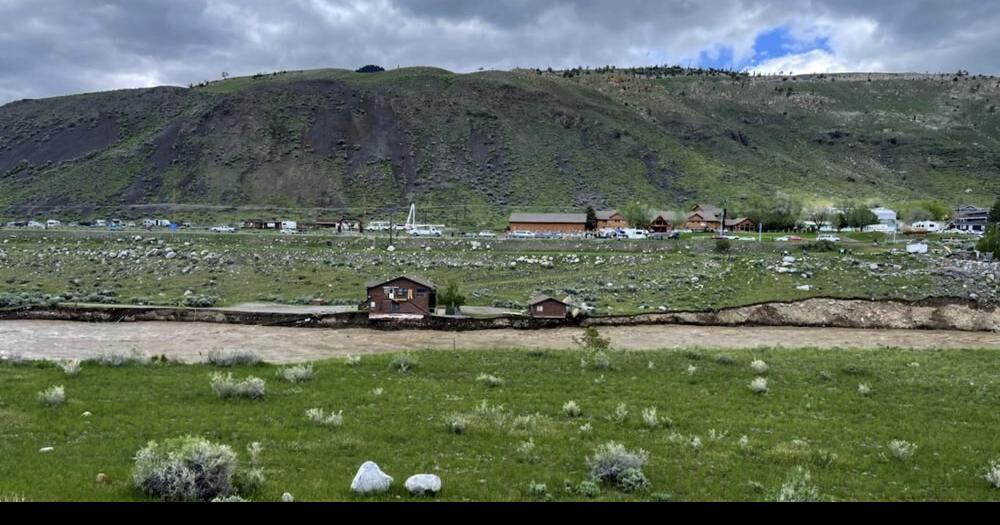 Yellowstone River floods Gardiner, Montana