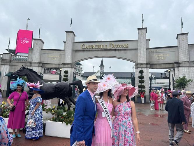 RAINY KENTUCKY OAKS MORNING