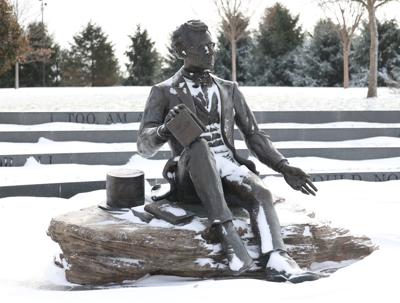 Snow on Abraham Lincoln statue.JPG
