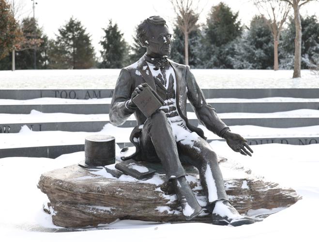 Snow on Abraham Lincoln statue.JPG