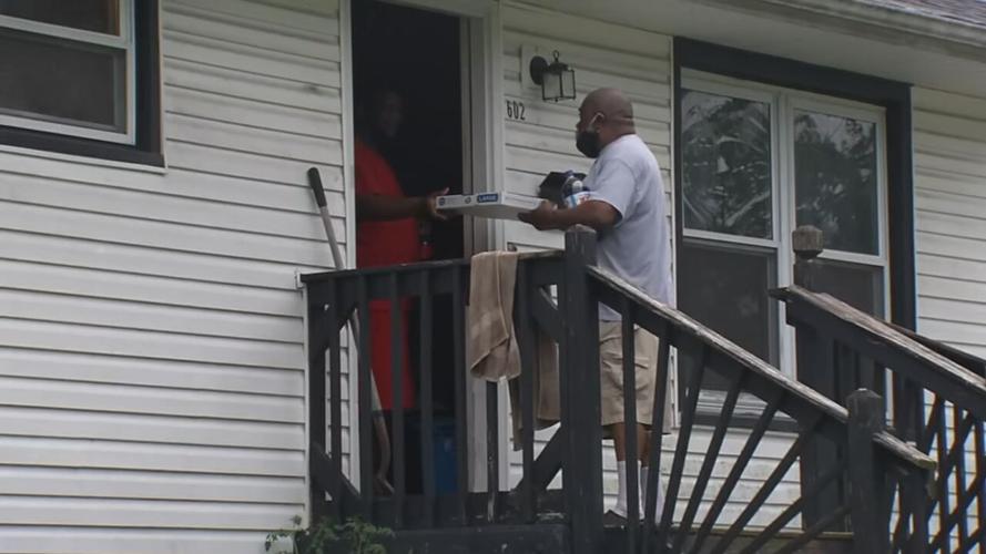 Elizabethtown man surprises neighborhoods with free pizzas every week during pandemic