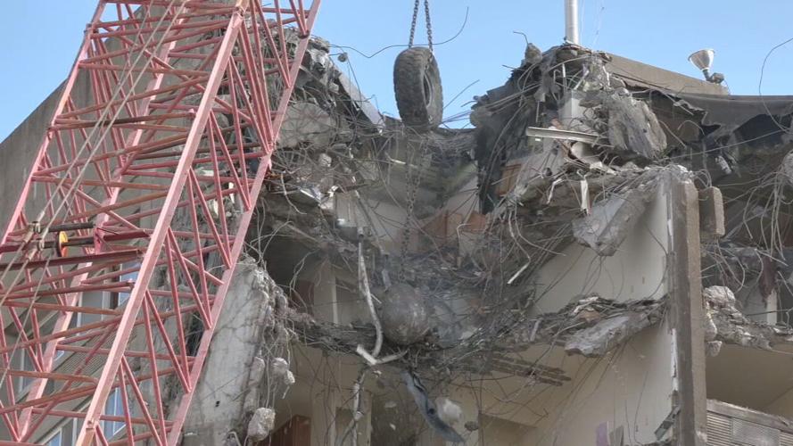 Riverview Towers demolition begins 10-17-22 (18).jpeg