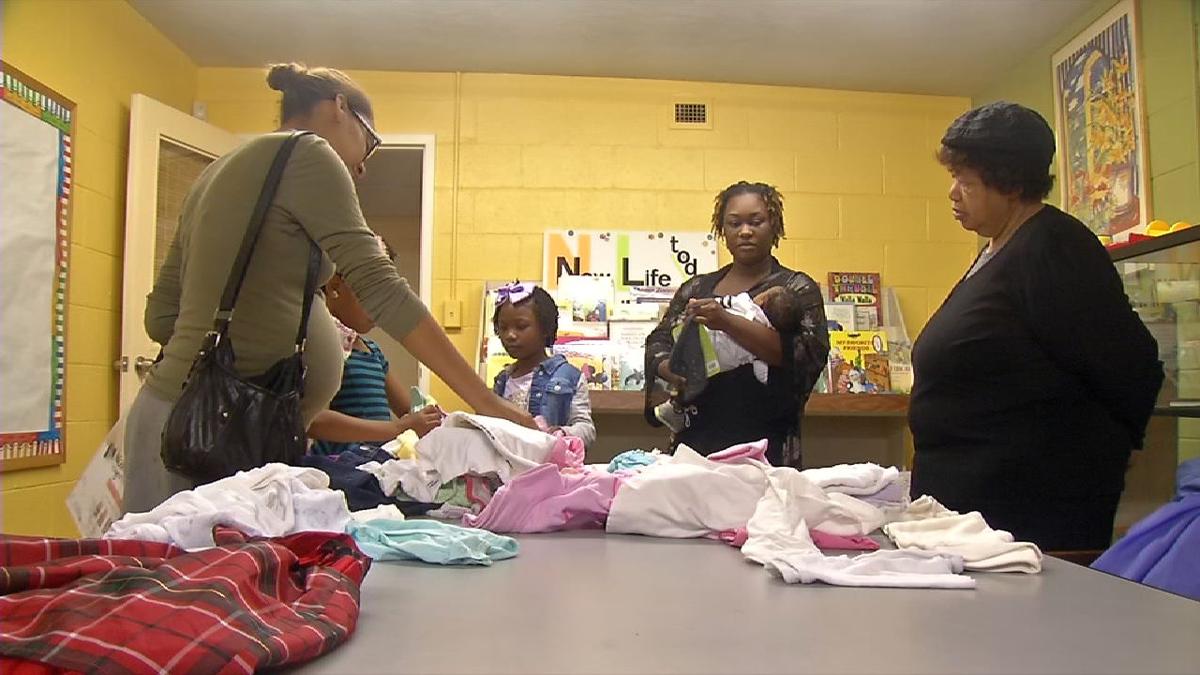 Community Baby Shower Held For Hundreds Of New Moms News Wdrb Com