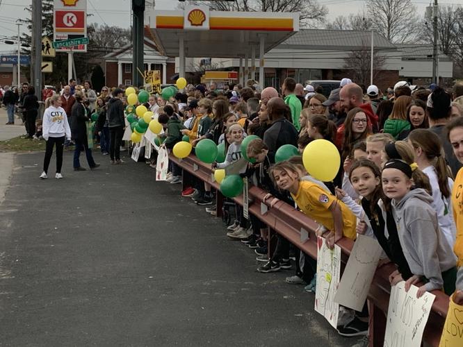 Falls City team welcomes fatal crash victims home.JPG