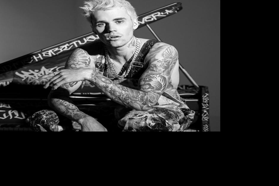 JUSTIN BIEBER - 12-19 - FACEBOOK.jpg