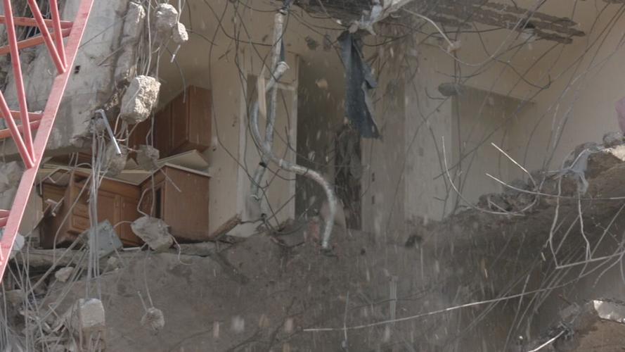 Riverview Towers demolition begins 10-17-22 (16).jpeg