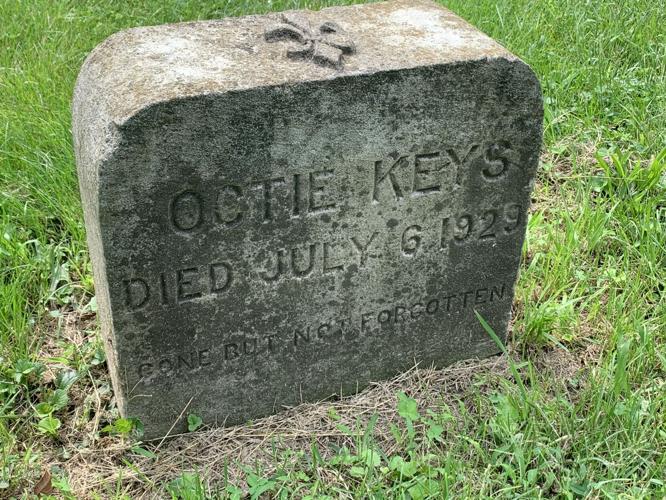 Octie Keys tombstone.JPG