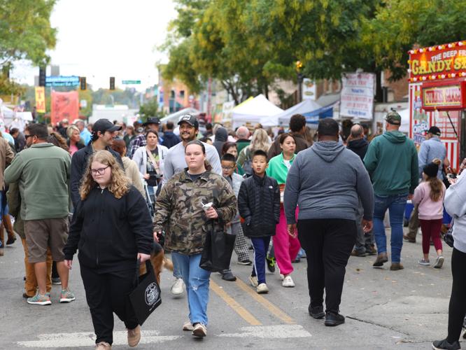 Crowd walks around at final day of Harvest Homecoming.JPG