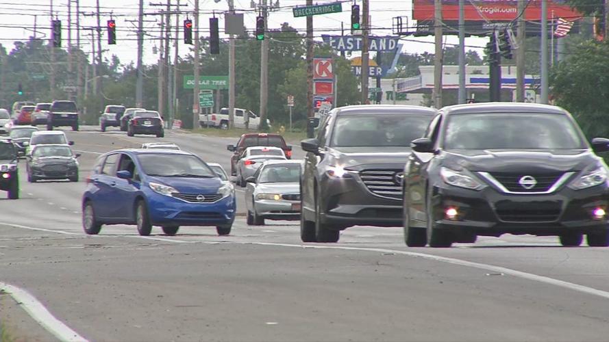 BARDSTOWN ROAD PEDESTIRAN FATAL 10VO.transfer_frame_0.jpg
